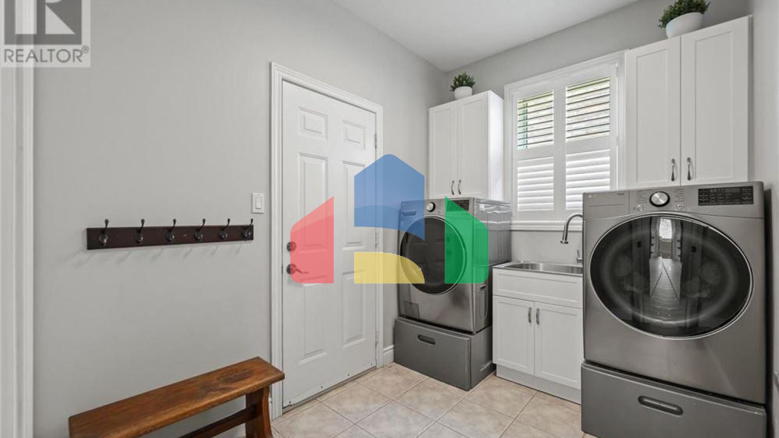 Residential - Single Family Home - Kitchener, Canada - Canada