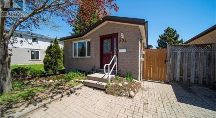 Residential - Single Family Home - Kitchener, Canada - Canada