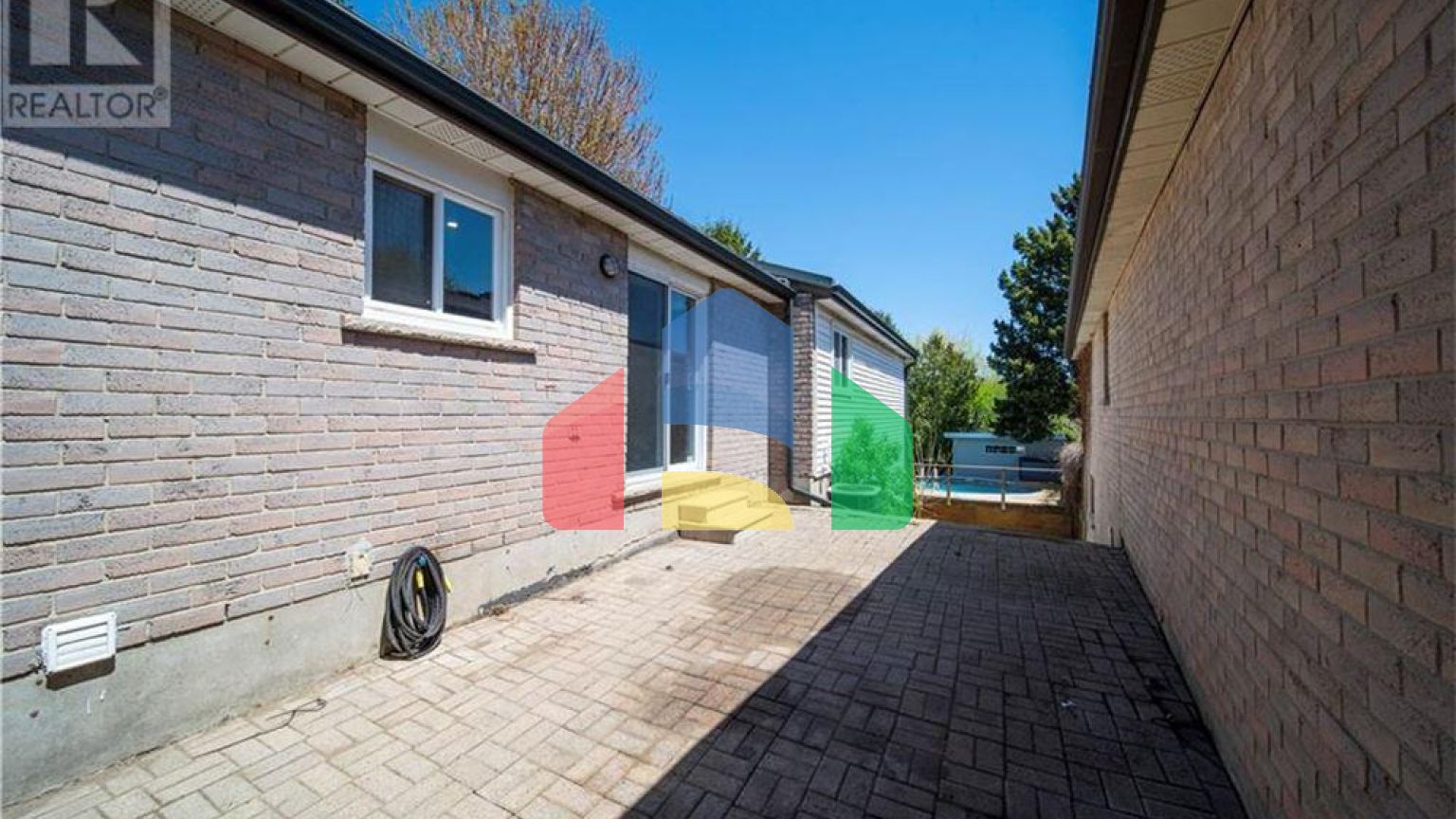 Residential - Single Family Home - Kitchener, Canada - Canada