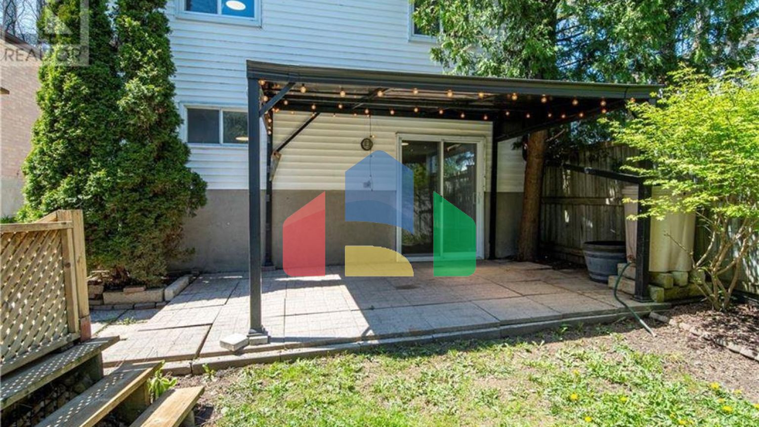 Residential - Single Family Home - Kitchener, Canada - Canada