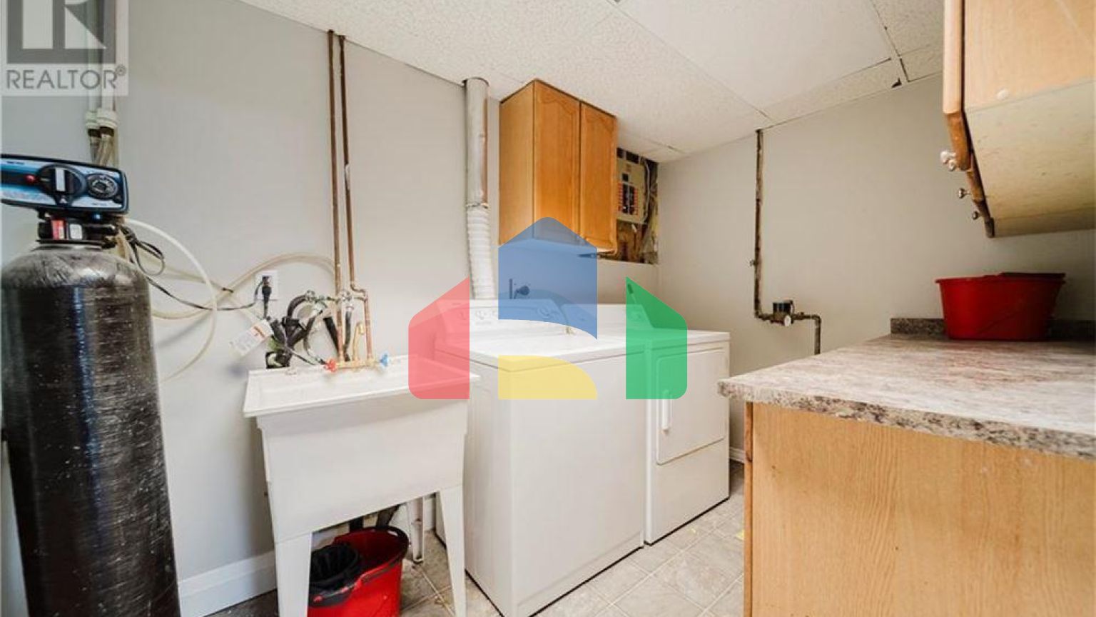 Residential - Single Family Home - Kitchener, Canada - Canada