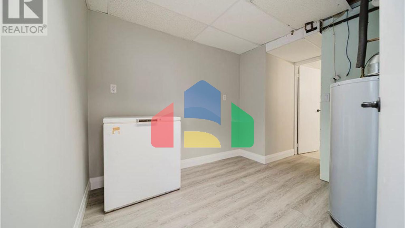 Residential - Single Family Home - Kitchener, Canada - Canada