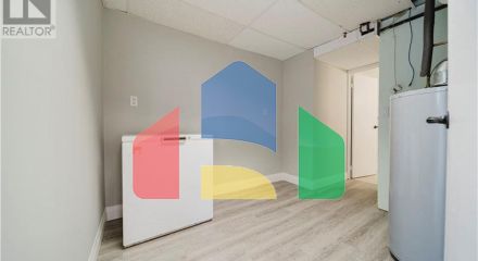 Residential - Single Family Home - Kitchener, Canada - Canada