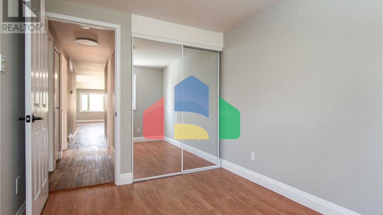 Residential - Single Family Home - Kitchener, Canada - Canada