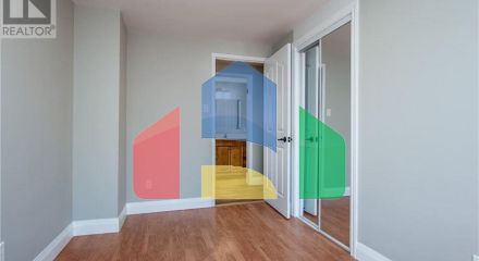 Residential - Single Family Home - Kitchener, Canada - Canada