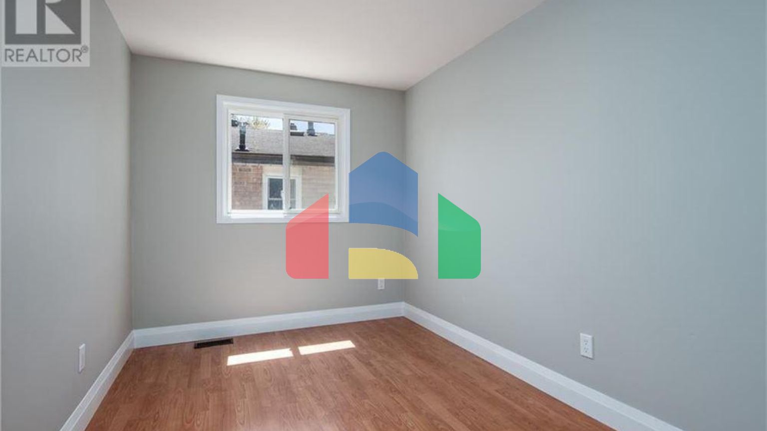 Residential - Single Family Home - Kitchener, Canada - Canada