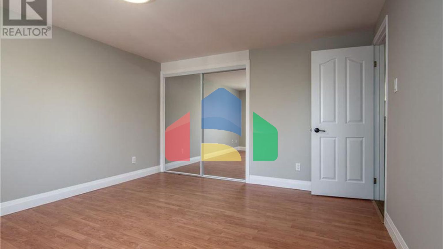 Residential - Single Family Home - Kitchener, Canada - Canada