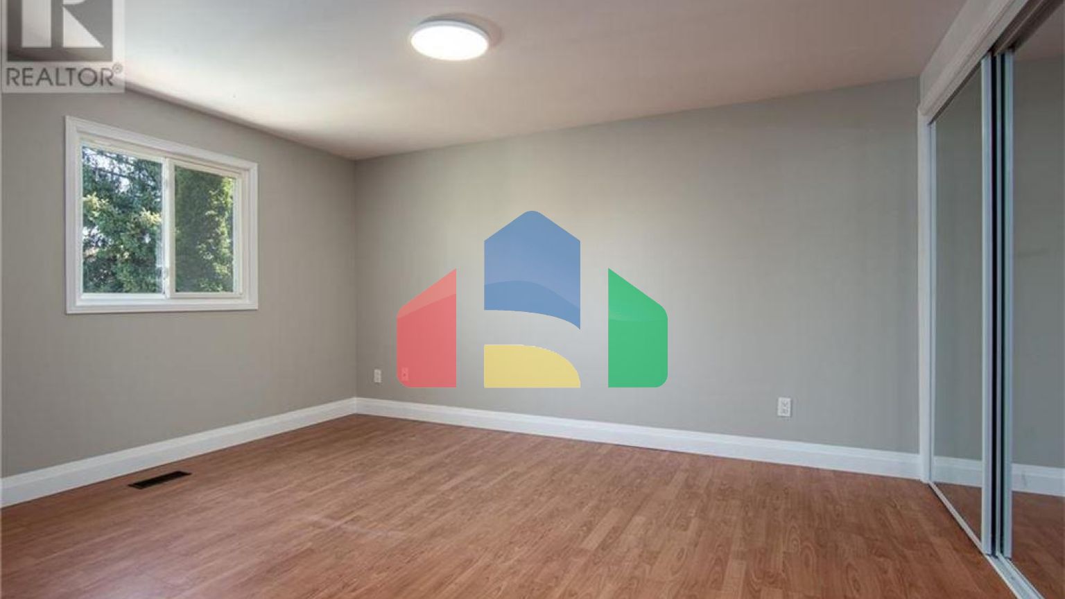 Residential - Single Family Home - Kitchener, Canada - Canada