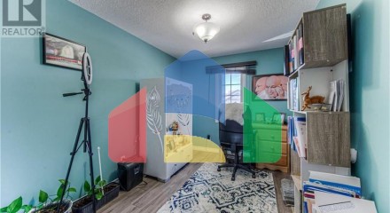 Residential - Single Family Home - Kitchener, Canada - Canada
