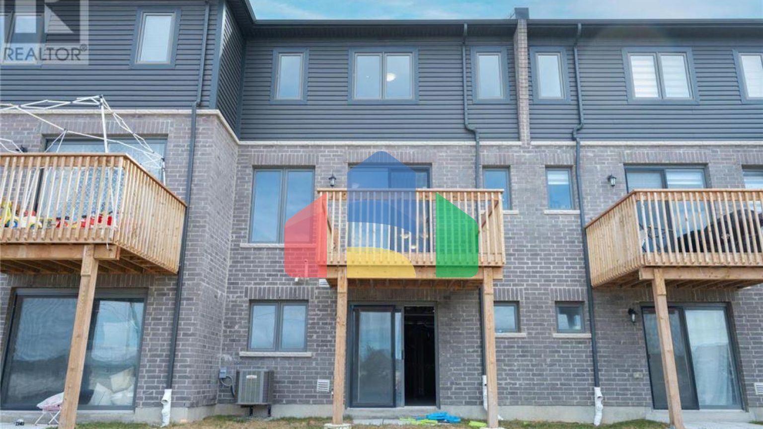 Residential - Single Family Home - Kitchener, Canada - Canada