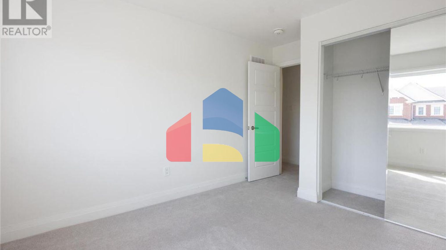 Residential - Single Family Home - Kitchener, Canada - Canada