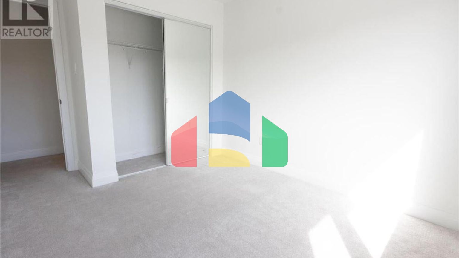 Residential - Single Family Home - Kitchener, Canada - Canada