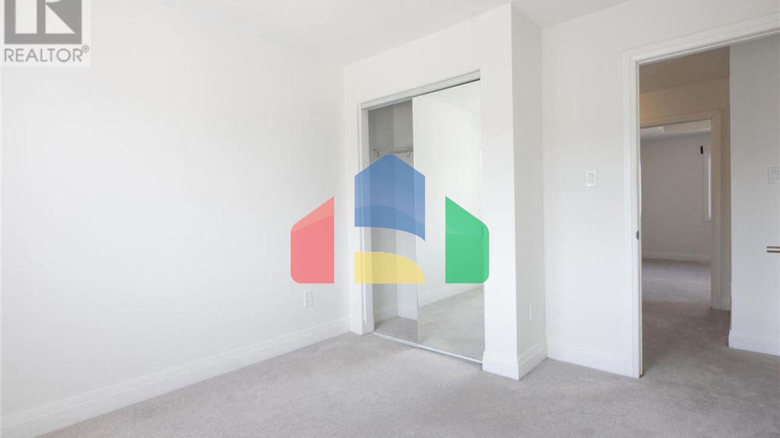 Residential - Single Family Home - Kitchener, Canada - Canada