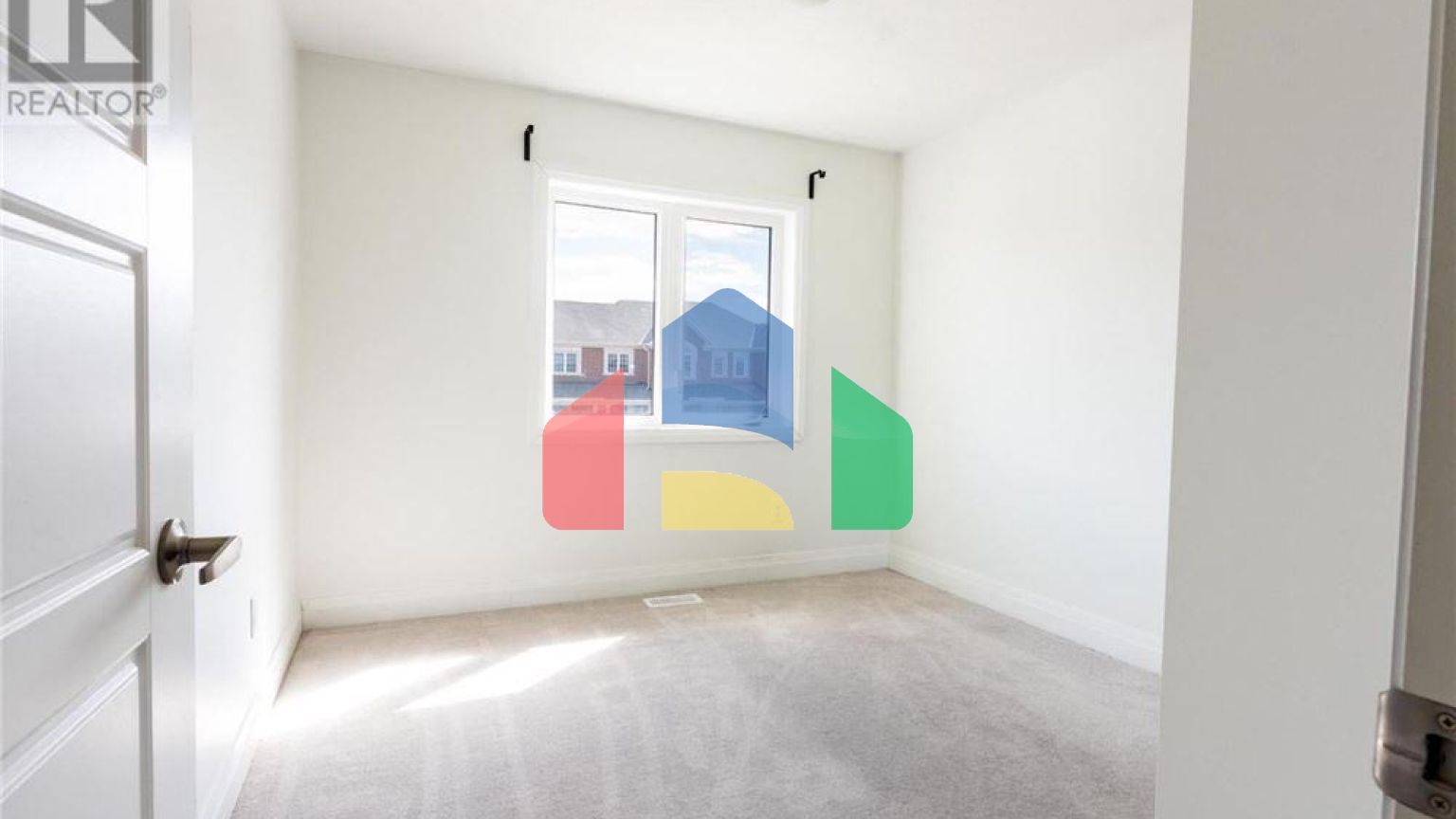 Residential - Single Family Home - Kitchener, Canada - Canada