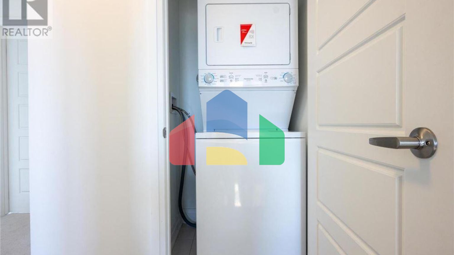 Residential - Single Family Home - Kitchener, Canada - Canada