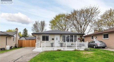 Residential - Single Family Home - Kitchener, Canada - Canada