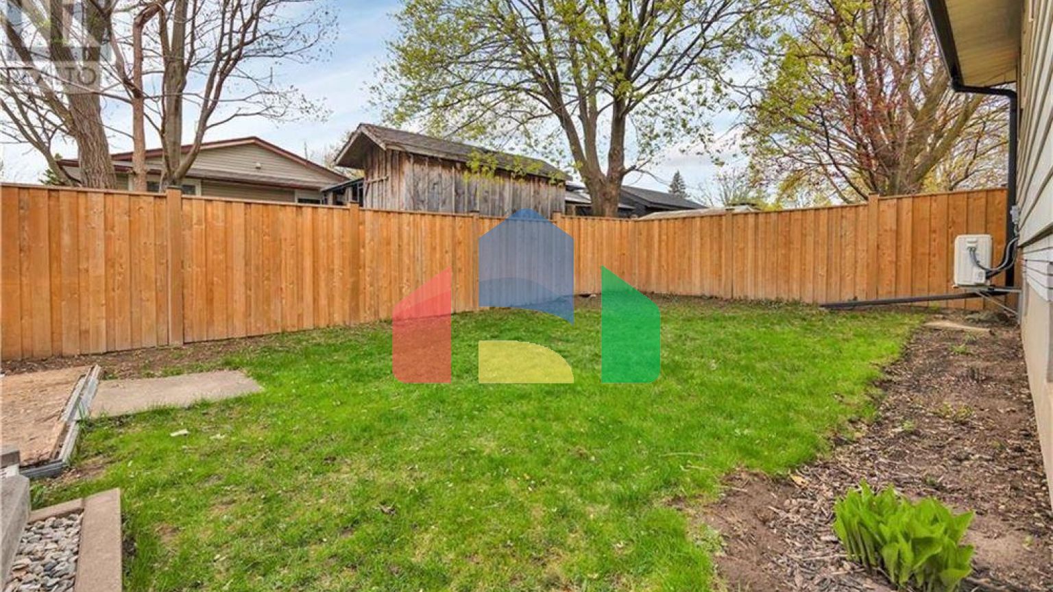 Residential - Single Family Home - Kitchener, Canada - Canada