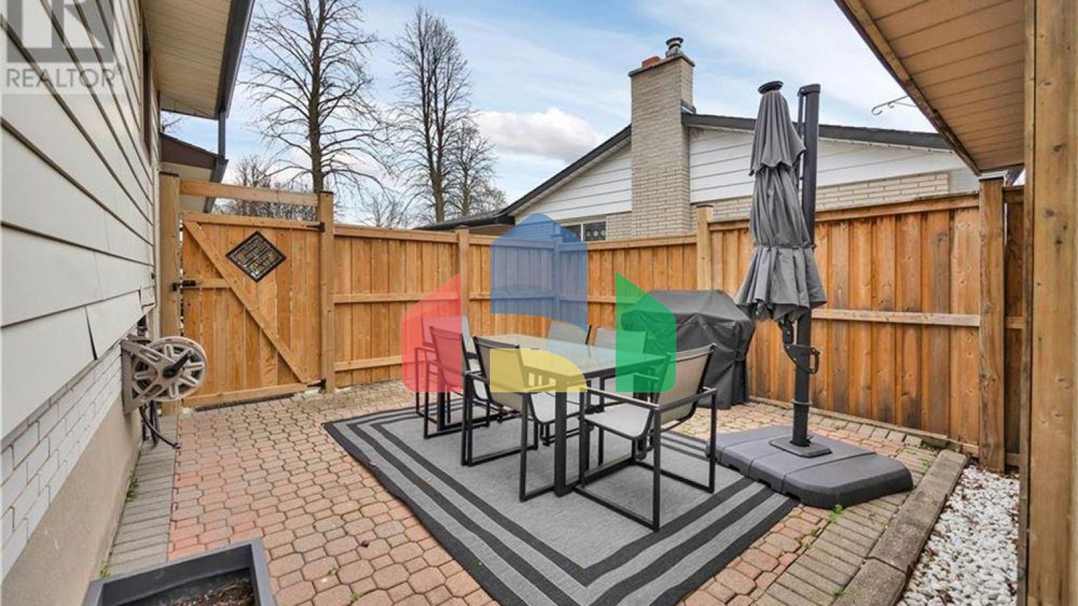 Residential - Single Family Home - Kitchener, Canada - Canada