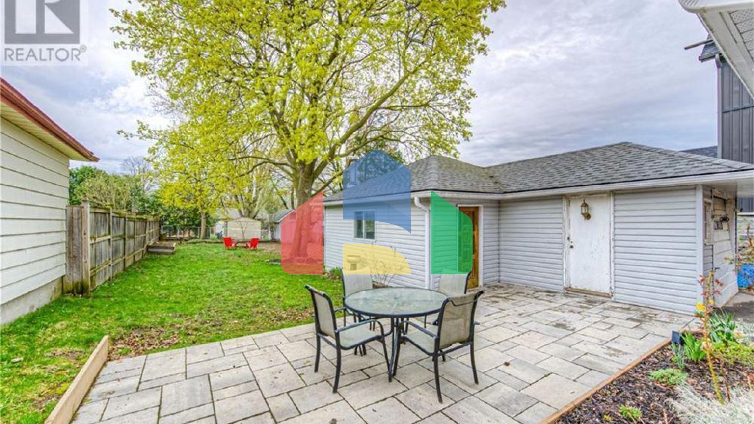 Residential - Single Family Home - Kitchener, Canada - Canada