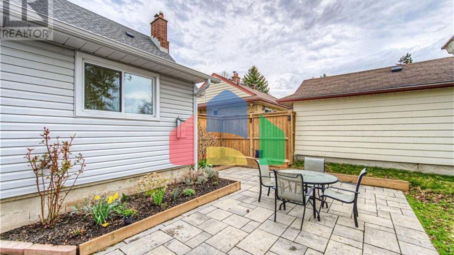 Residential - Single Family Home - Kitchener, Canada - Canada