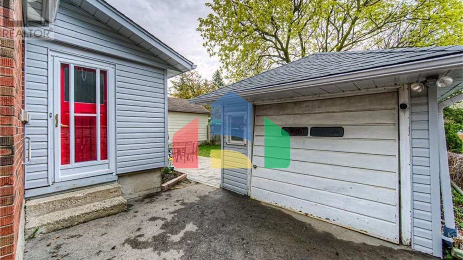 Residential - Single Family Home - Kitchener, Canada - Canada