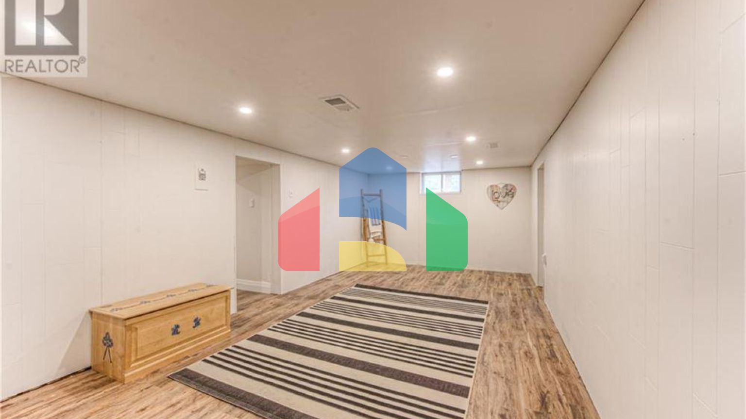 Residential - Single Family Home - Kitchener, Canada - Canada