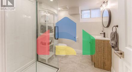 Residential - Single Family Home - Kitchener, Canada - Canada