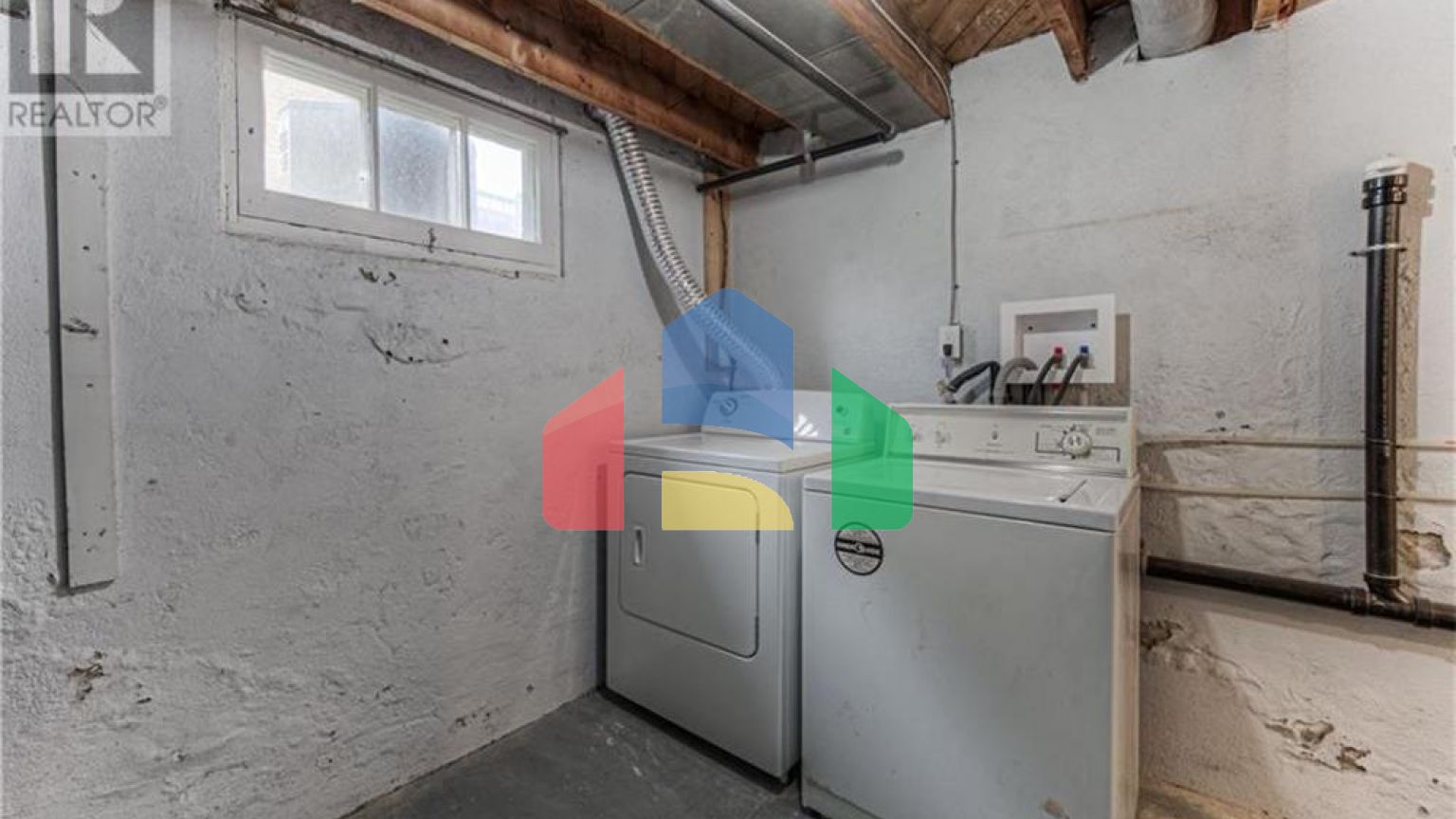 Residential - Single Family Home - Kitchener, Canada - Canada