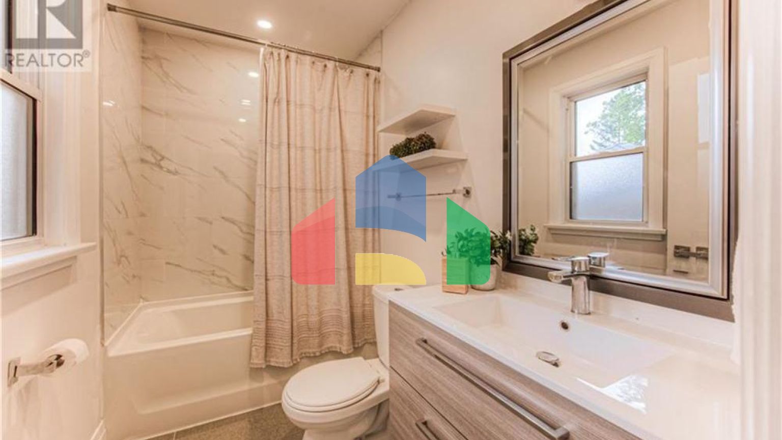 Residential - Single Family Home - Kitchener, Canada - Canada