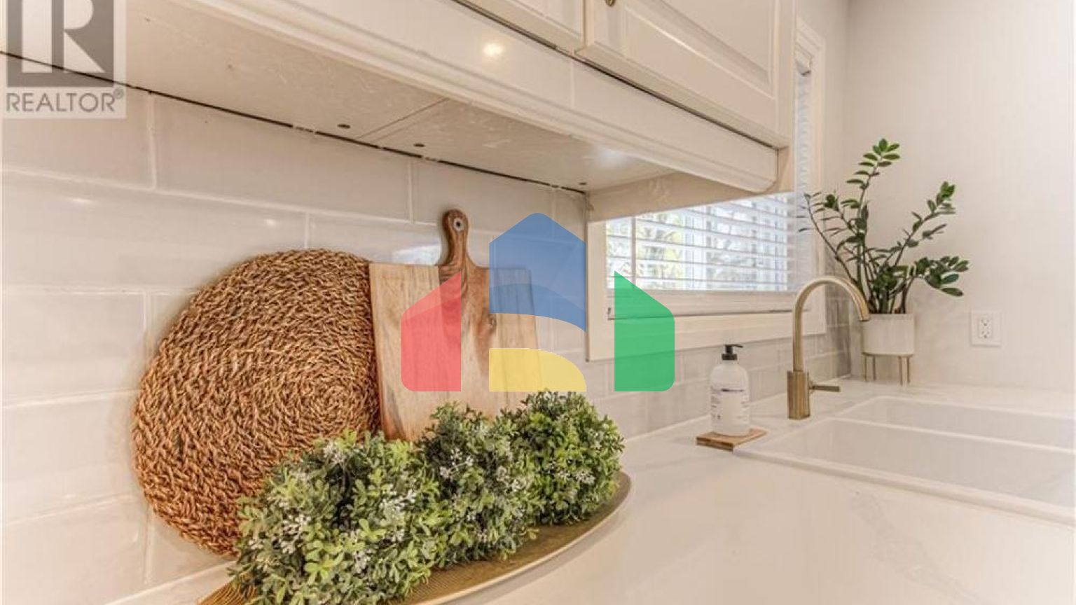 Residential - Single Family Home - Kitchener, Canada - Canada