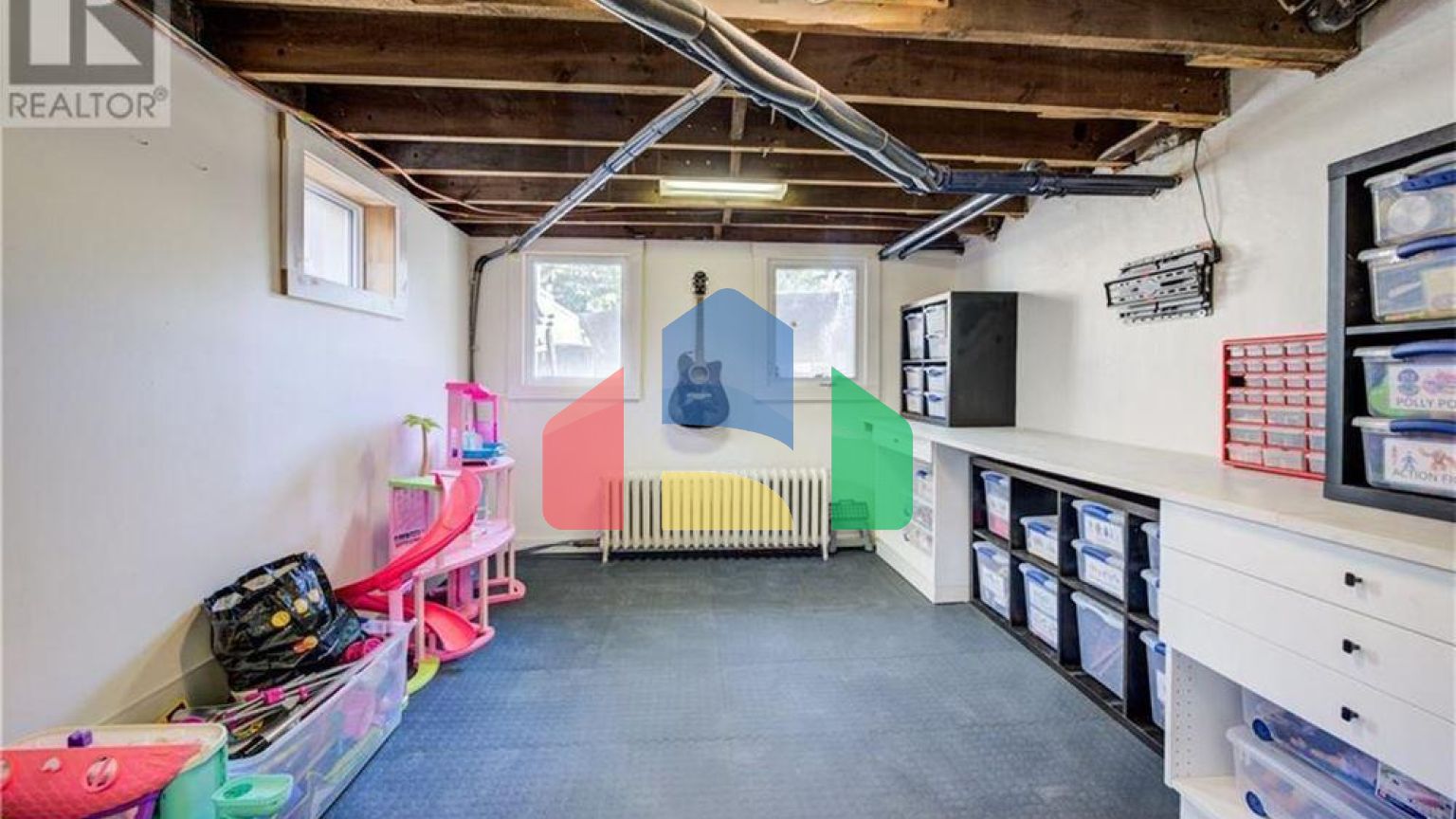 Residential - Single Family Home - Kitchener, Canada - Canada