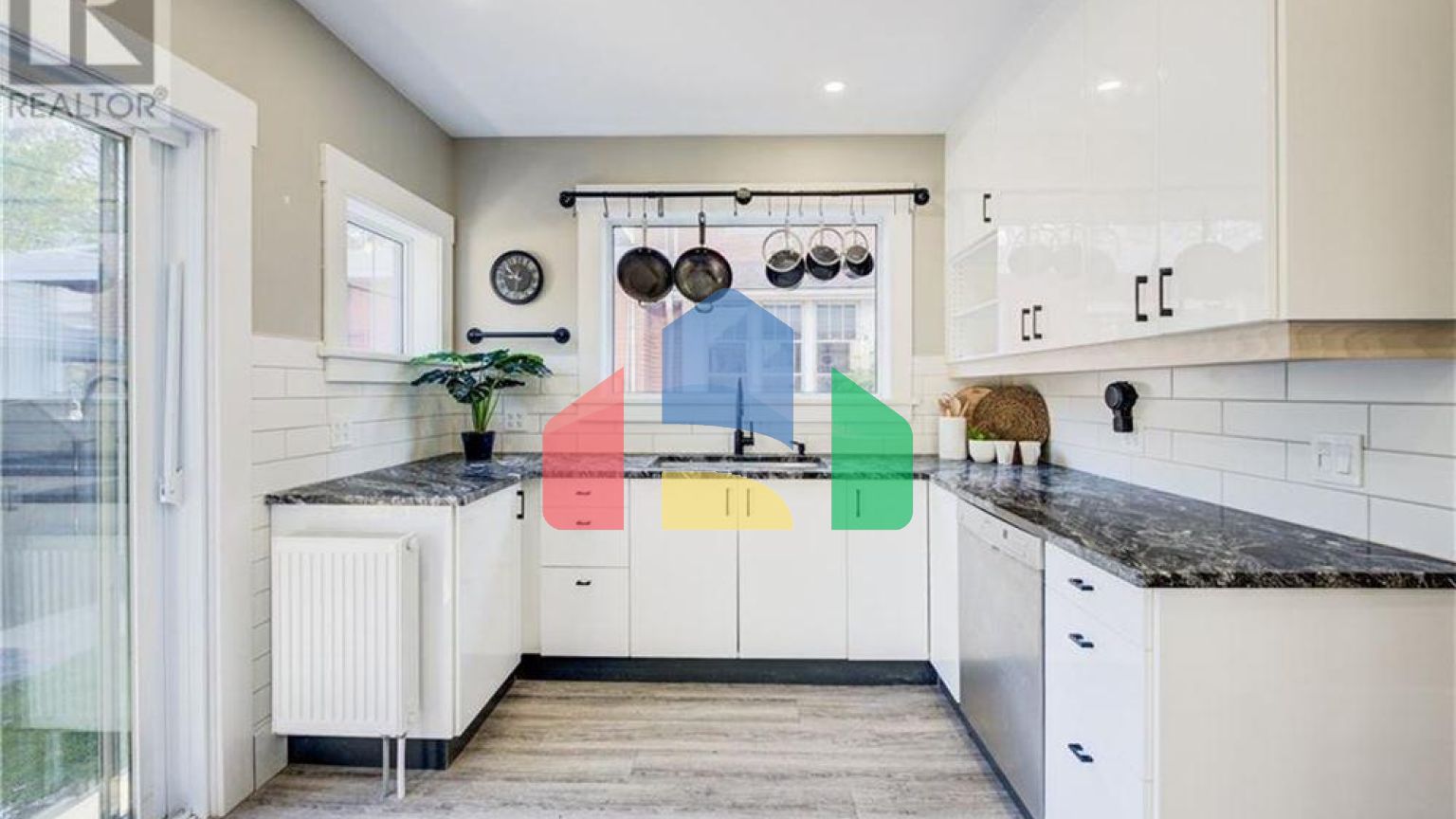 Residential - Single Family Home - Kitchener, Canada - Canada