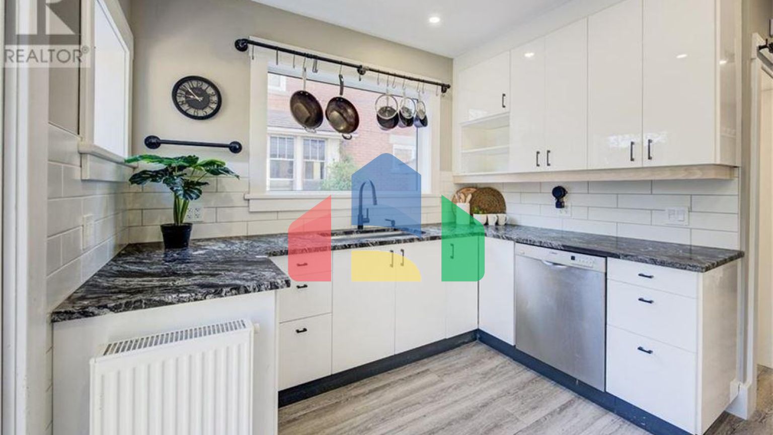 Residential - Single Family Home - Kitchener, Canada - Canada