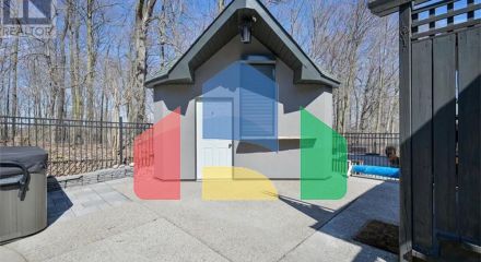 Residential - Single Family Home - Kitchener, Canada - Canada