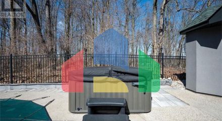 Residential - Single Family Home - Kitchener, Canada - Canada