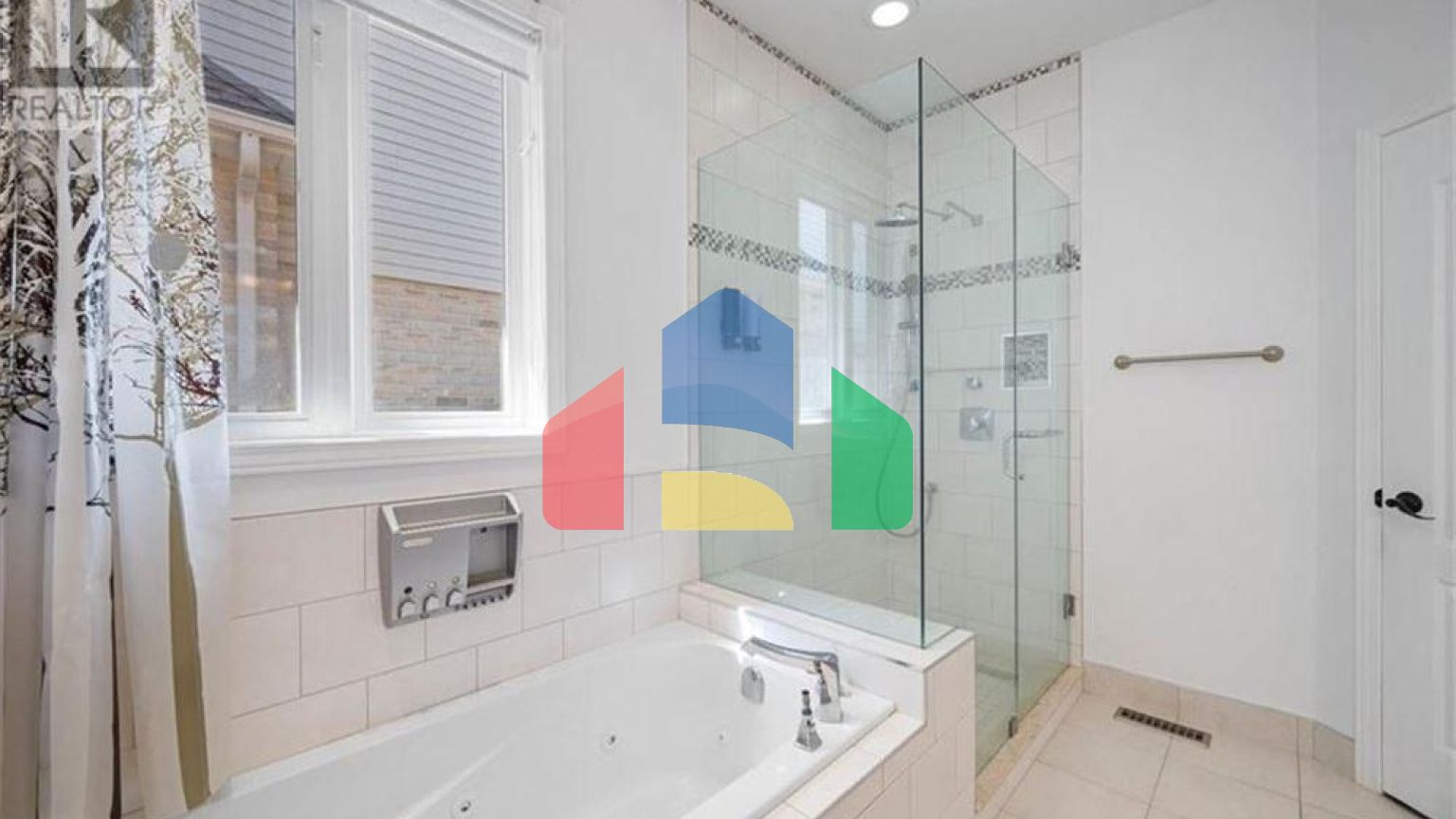 Residential - Single Family Home - Kitchener, Canada - Canada