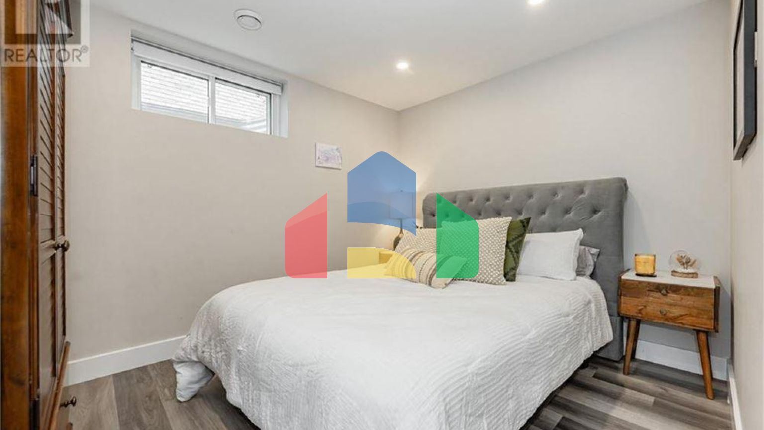 Residential - Single Family Home - Kitchener, Canada - Canada