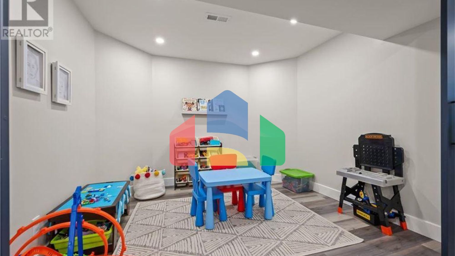 Residential - Single Family Home - Kitchener, Canada - Canada