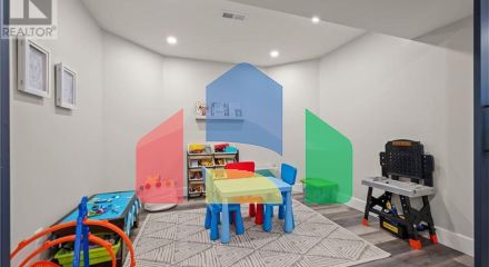 Residential - Single Family Home - Kitchener, Canada - Canada