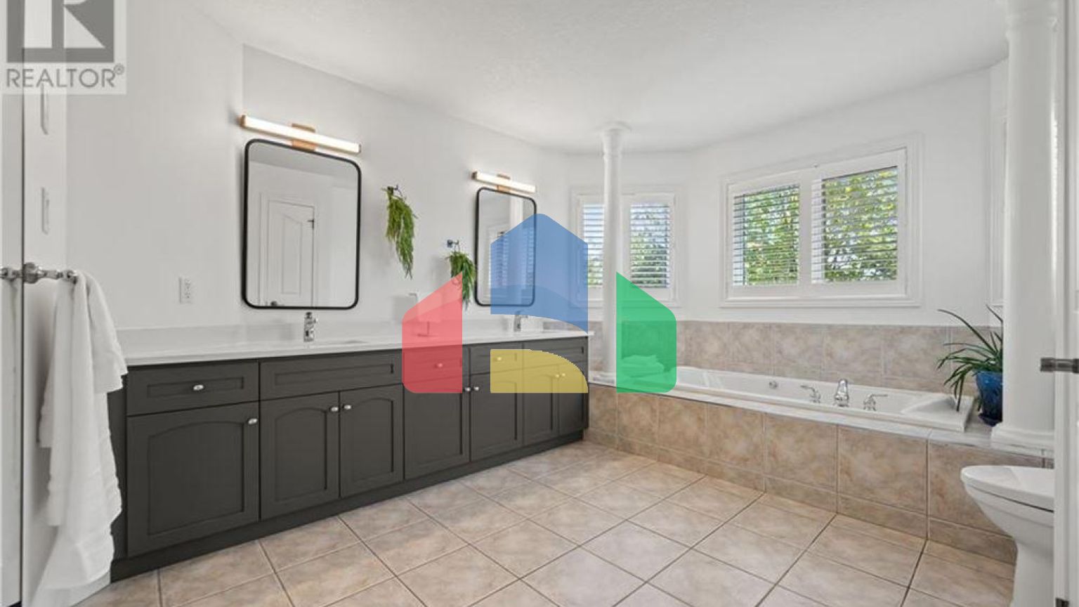 Residential - Single Family Home - Kitchener, Canada - Canada