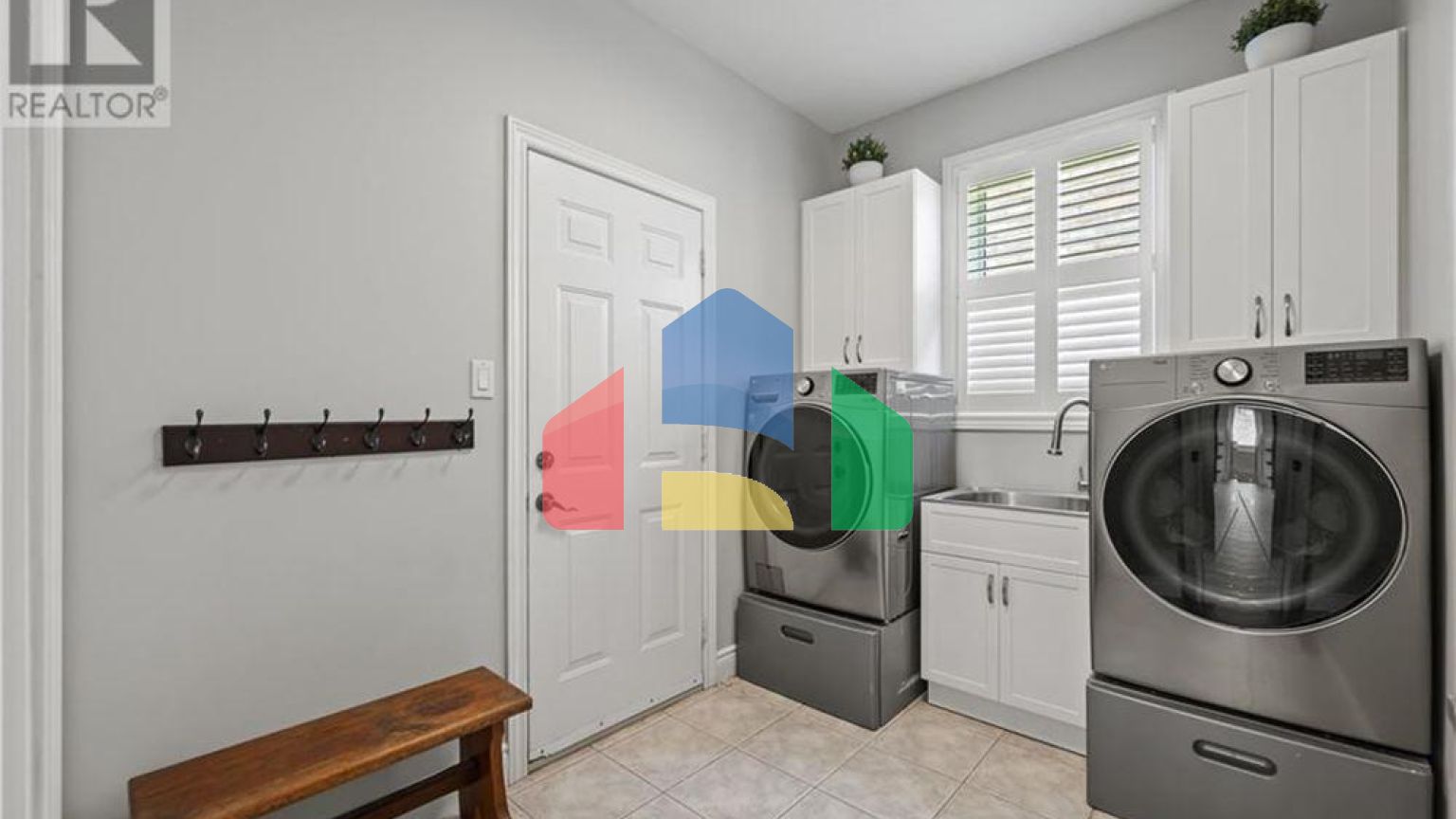 Residential - Single Family Home - Kitchener, Canada - Canada