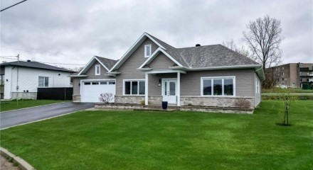 Residential - Bungalow - Sainte-Angèle-de-Laval, Canada - Canada