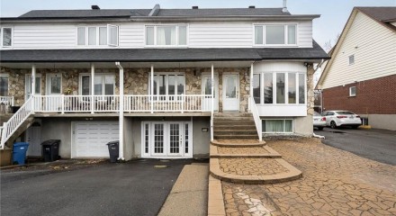 Residential - Triplex - Chomedey (Laval), Canada - Canada