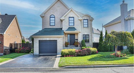 Residential - Two Level House - Sainte-Dorothée (Laval), Canada - Canada