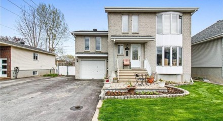Residential - Two Level House - Chomedey (Laval), Canada - Canada