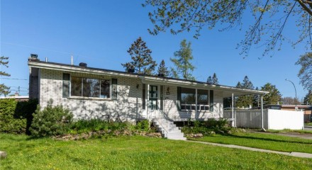 Residential - Bungalow - Sainte-Dorothée (Laval), Canada - Canada
