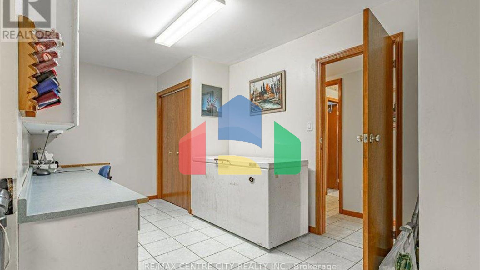 Residential - Single Family Home - London, Canada - Canada