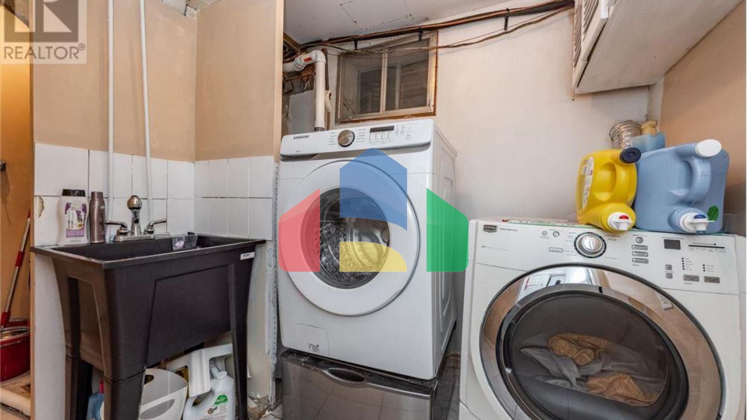 Residential - Single Family Home - Mississauga, Canada - Canada