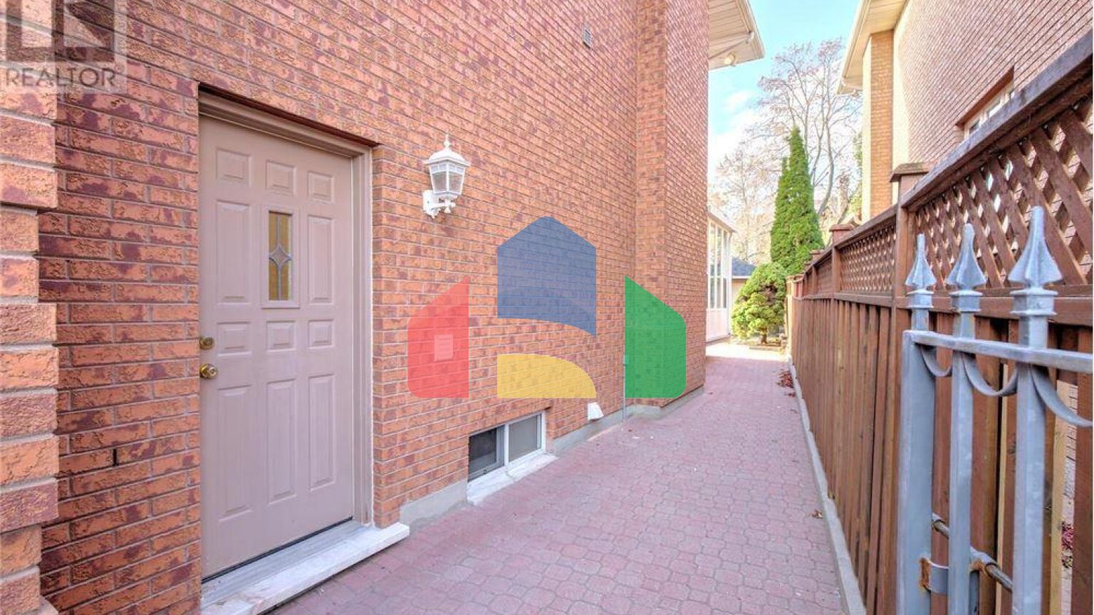 Residential - Single Family Home - Mississauga, Canada - Canada