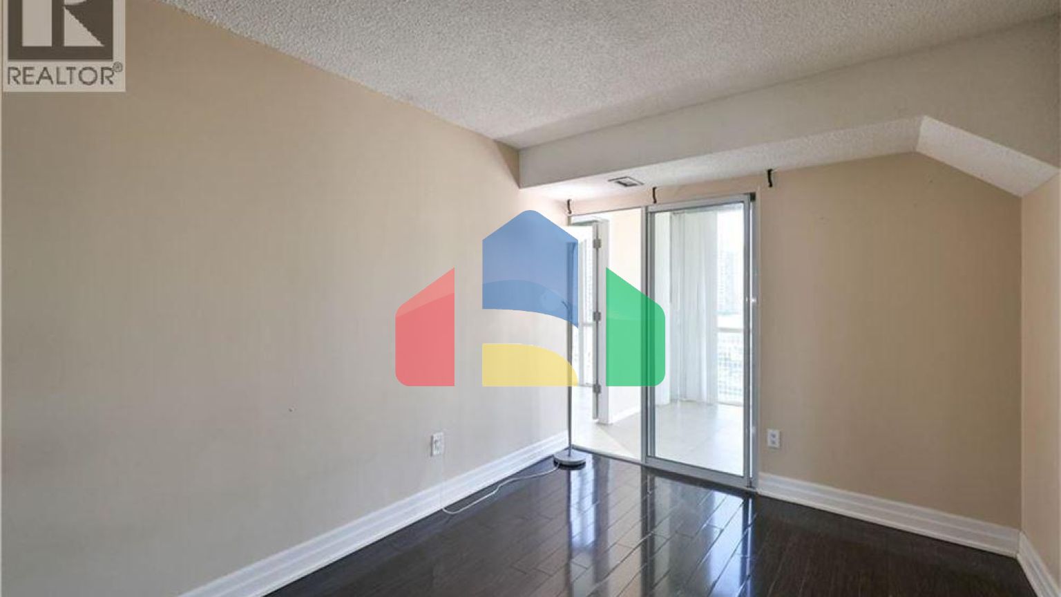 Residential - Condo/Apartment - Mississauga, Canada - Canada